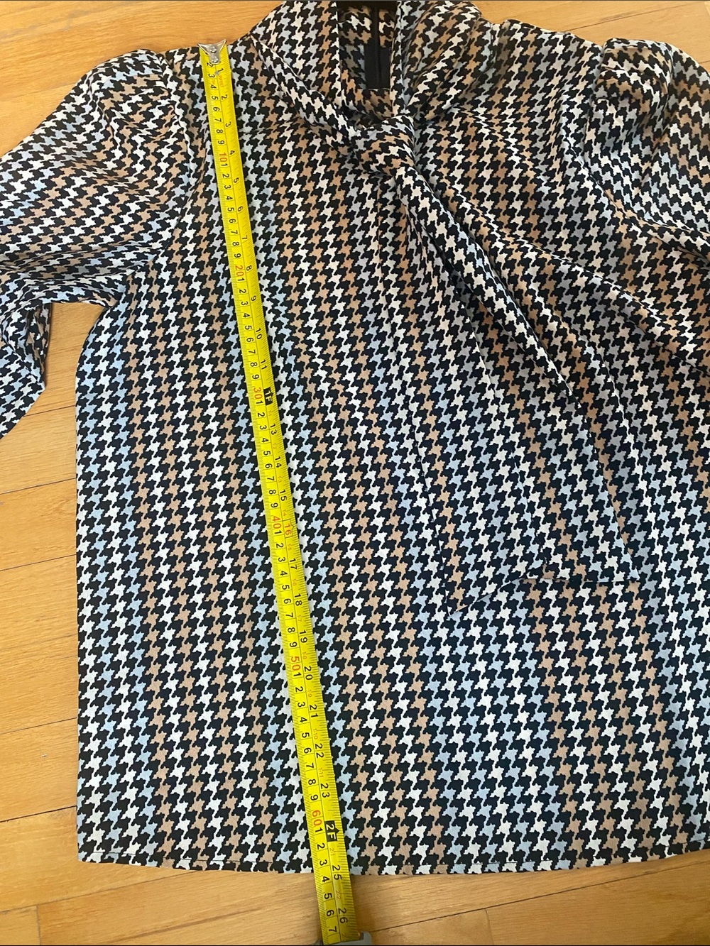 Ann Taylor Black, White, Grey and Tan Houndstooth Tie-Neck Blouse - Picture 5 of 8